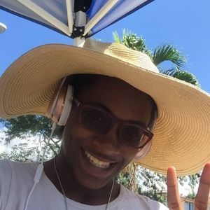 Meet your Posher, Alexia